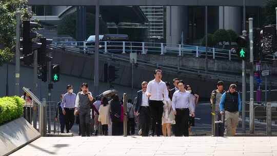 香港中环过马路行人