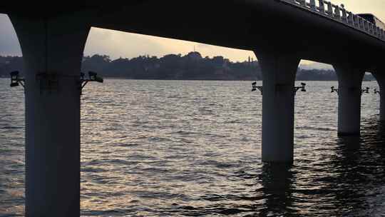 海中桥墩水中桥梁公路道路大海桥墩风景风光视频素材模板下载