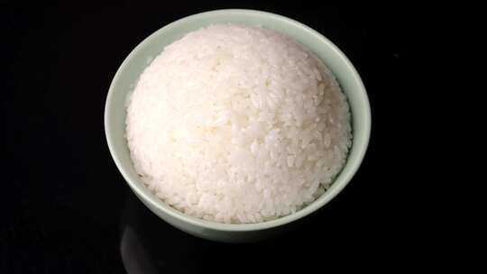 碗中的白色米饭旋转特写视频素材模板下载
