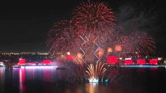 2025新年临港滴水湖烟花秀