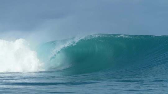 大美丽的清洁波-慢动作-桶装-印度尼西亚
