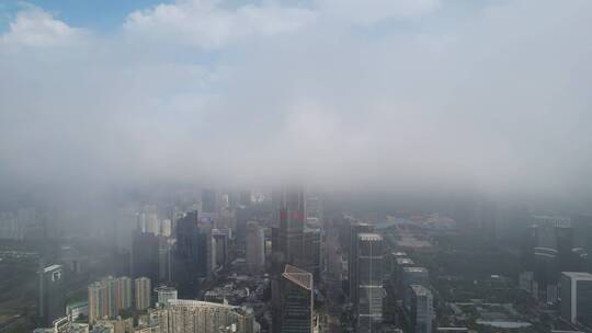 原创深圳平安金融中心低空平流云航拍素材