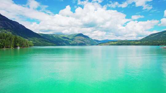 新疆北疆阿勒泰喀纳斯湖自然风景航拍