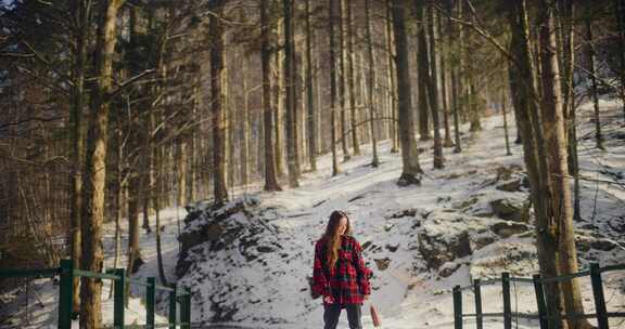 女人，雪，徒步旅行，格子衬衫