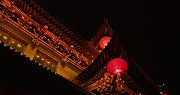 节日氛围中式古建筑红灯笼房檐夜景