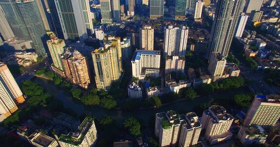 金色朝阳中的成都航拍城市风景