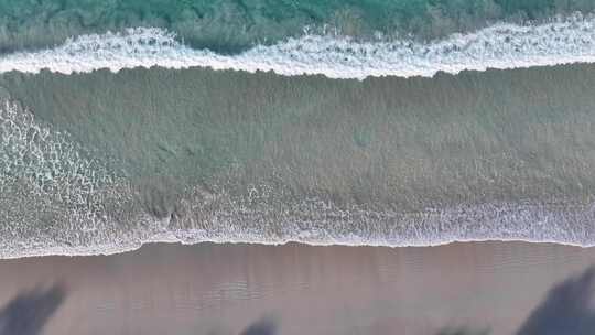 美丽热带海滩沙滩浪花海浪航拍