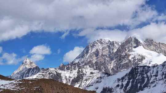 航拍川西横断山脉日乌且嘉子峰小贡嘎雪山