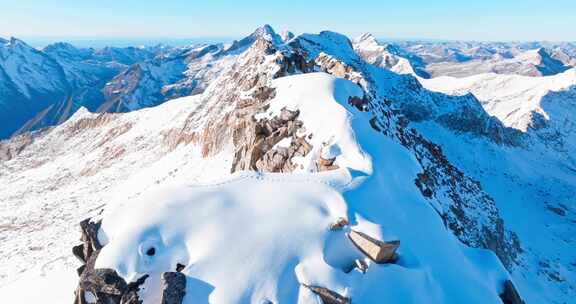 阿坝黑水达古冰川雪山风景山顶一行足迹