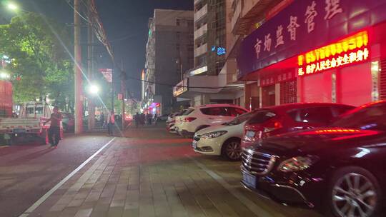 夜晚街头街道商铺商场实拍车辆交通