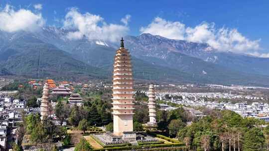 大理三塔与苍山全景