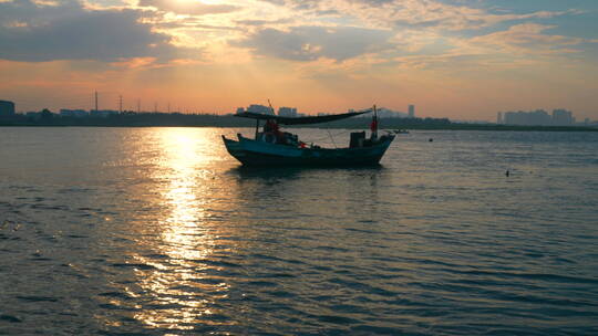 日落黄昏海边渔船2视频素材模板下载