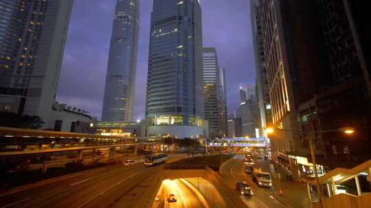 夜晚香港的城市车流