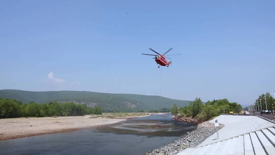 应急直升机演习打水