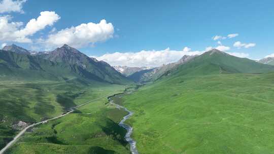 孟克特古道 新疆 雪山草原 旅行自驾