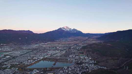 云南丽江玉龙雪山冬季日出蓝调时分航拍