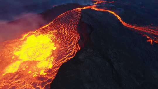 近距离fpv航拍火山喷发震撼视角