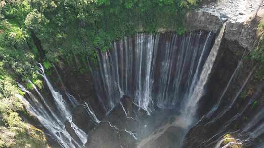 山涧瀑布流水视频素材模板下载