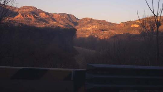 行车视角 窗外风景 山川 黄土高原 车窗外