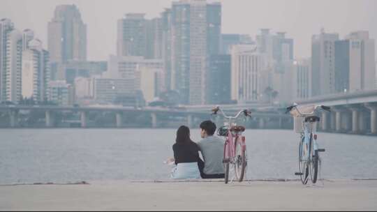 城市游玩 城市情侣 海边城市 美女骑车视频素材模板下载