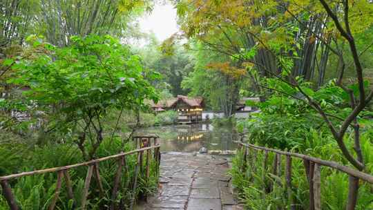 成都杜甫草堂草屋池塘竹林下雨天空镜