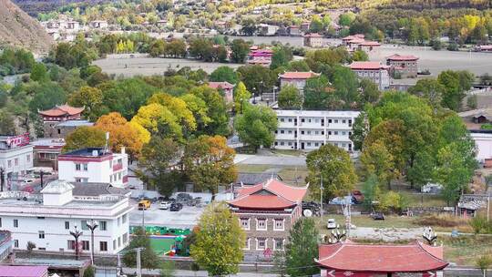 航拍四川甘孜新都桥甲根坝彩林秋景风光