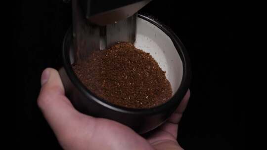 咖啡粉 咖啡豆磨粉视频素材模板下载