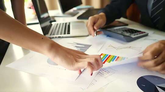 职场办公室团队会议讨论演示企业宣传片