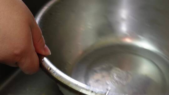 清洗菠菜苗沥水洗菜做菜视频素材模板下载