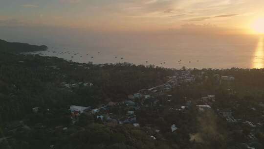 泰国湾陶赛里海滩的空中日落景色无人机飞越