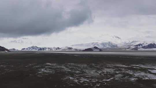 航拍新藏线上喀喇昆仑山脉雪山视频素材模板下载