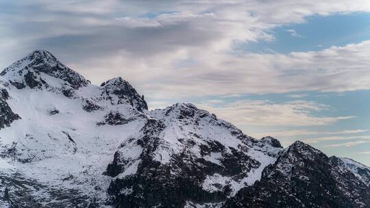 攀登雪山团队励志登山