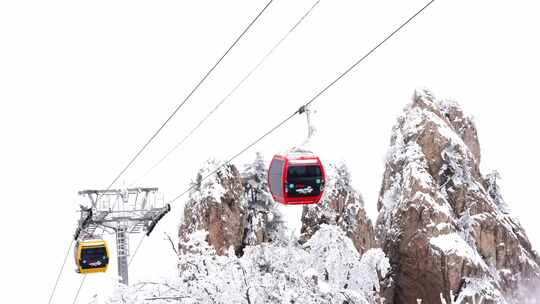 河南老君山雪后旅游索道缆车旅行