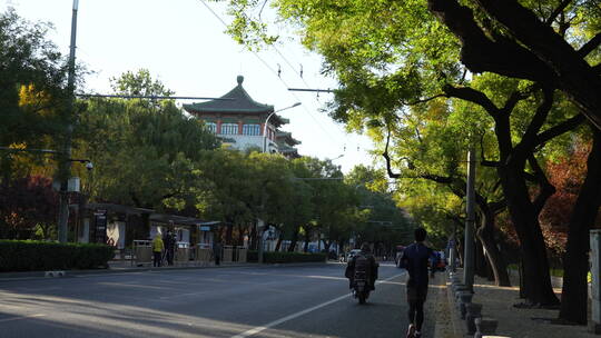 北京古都古楼鼓楼景区景点建筑车流汽车