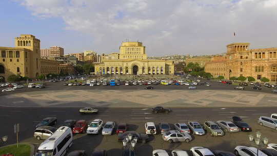 位于埃里温共和国广场的亚美尼亚国家美术馆的惊人照片视频素材模板下载