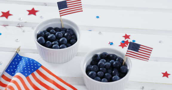 碗里的蓝莓和美国国旗