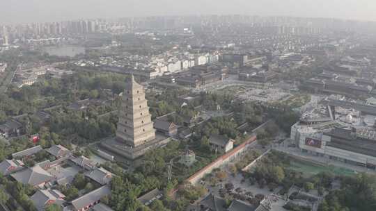 航拍视角下的西安大雁塔全景