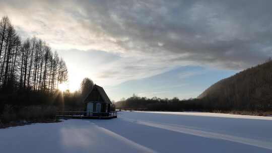 森林公园木屋雪景视频素材模板下载