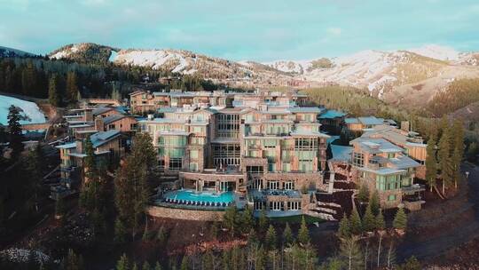 山区酒店和滑雪胜地航拍