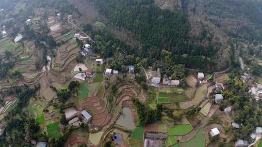 4k无人机自然风光 梯田里的村庄