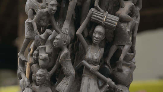 巨大的非洲乌木木雕艺术品