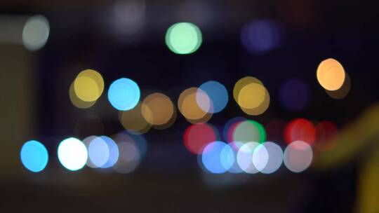 城市夜景红绿灯光斑闪烁车流光影