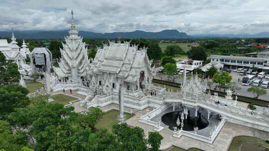 航拍泰国清莱白庙城市建筑风光视频素材模板下载