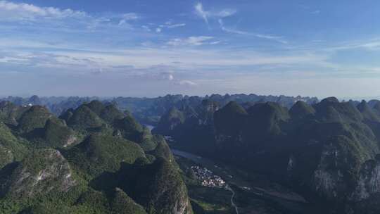 广西桂林阳朔喀斯特地貌山峰