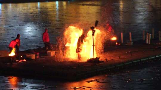 打铁花 传统表演 传统文化 节日气氛 夜景
