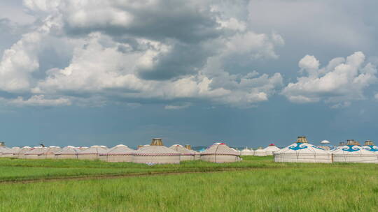 大草原上的蒙古包