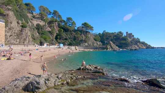 Lloret de Mar，海滩。西班牙地中海。布拉瓦海岸