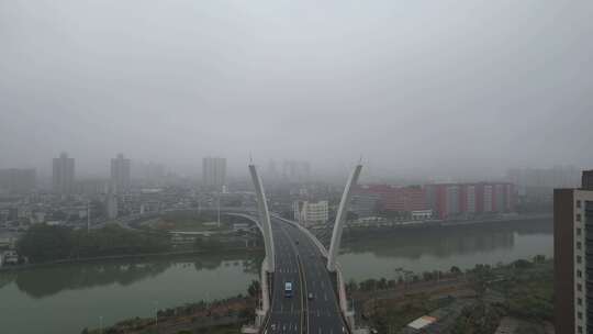 阴雨中东莞黎川大桥航拍