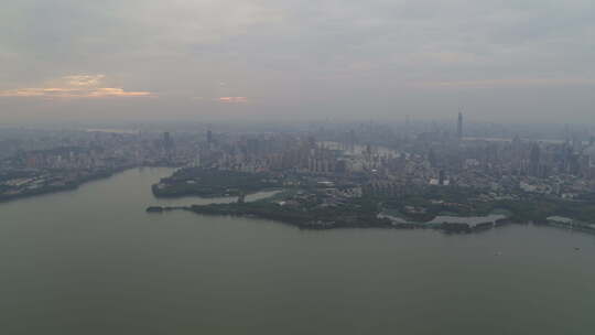 地拍武汉东湖城市建筑远景