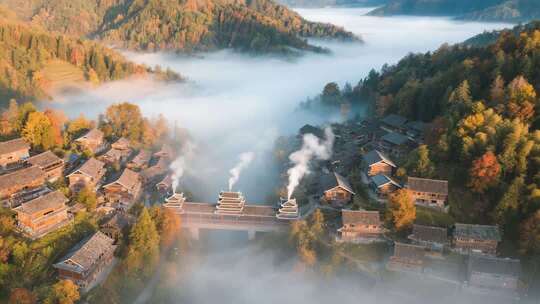 贵州乡村苗寨秋日晨景
